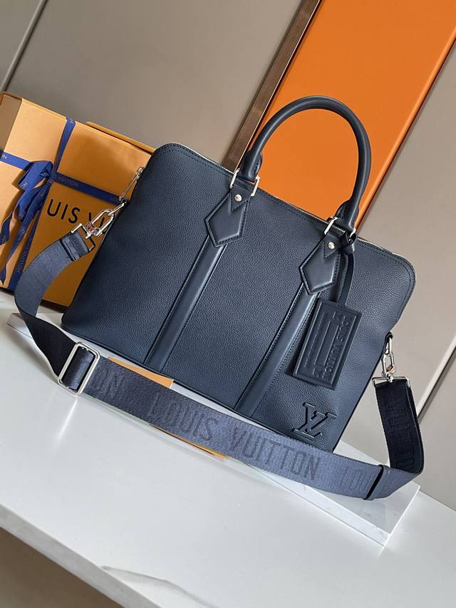 Model M21440 This Briefcase Features The Soft Texture Of Aerogram Grained Calf L