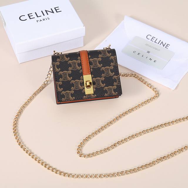 Celine's Latest Chain Card Case, The Triomphe Flap Chain Card Case, Can Be Worn