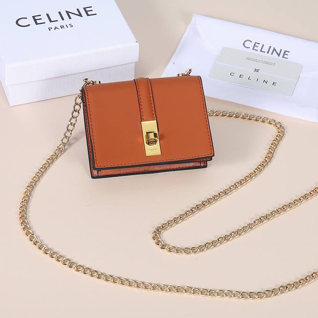Celine's Latest Chain Card Case, Triomphe Flip-Top Chain Card Case, Can Be Worn