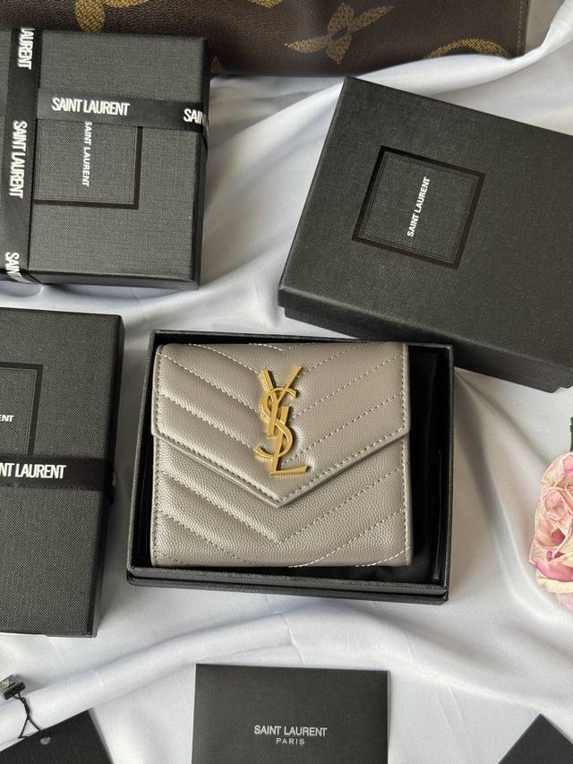 Ysl-Saint Laurent Comes With A Full Set Of The Latest Packaging From The Boutiqu