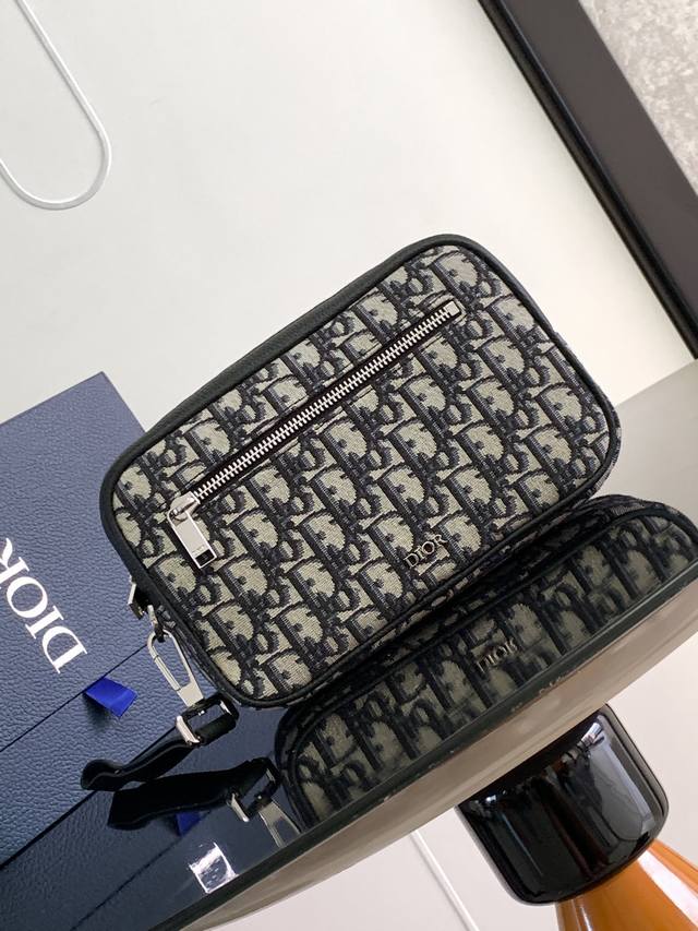 With Box Top-Quality Authentic Dio Men's Handheld Bag And Toiletry Bag. This Pra