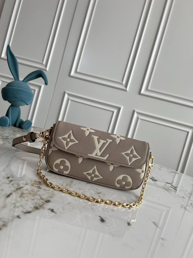 Premium Original Fabric, Reinforced Version. The Wallet On Chain Ivy Handbag Fea