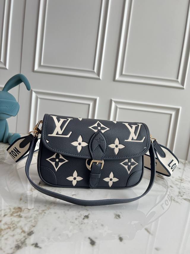 M46584 Black Silk-Screened M46386 Black Leather M46388 White Leather M46846 Ligh