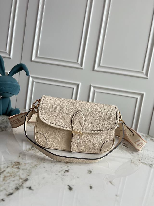 M46584 Black Silk-Screened M46386 Black Leather M46388 White Leather M46846 Ligh