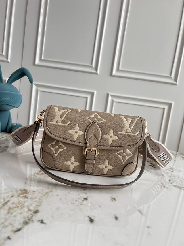 M46584 Black Silk-Screened M46386 Black Leather M46388 White Leather M46846 Ligh