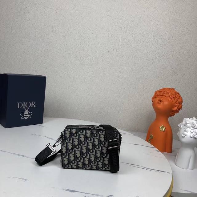 Market-Leading Version, Welcome To Compare. Strap Bag In Beige And Black Dior Ob