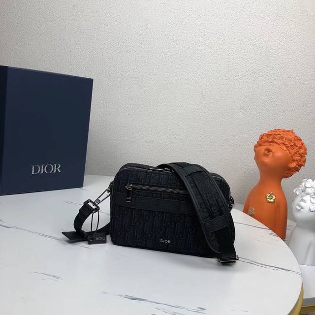 Market's Highest Version, Welcome To Compare. Sappari Messenger Bag Black Dior O