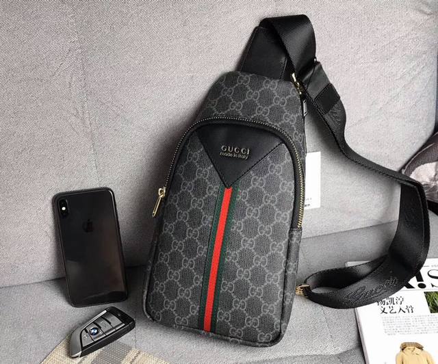 Gucci Model: 33032# Black Imported Hardware With Wrist Strap Men's Chest Bag Bes