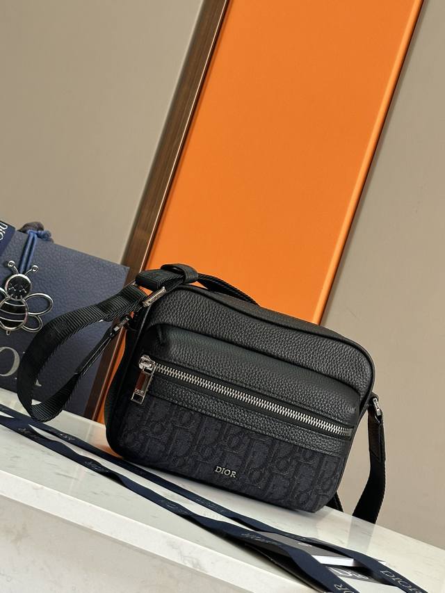 Small This Rider 2.0 Zipper Messenger Bag Is A New Addition To The 2024 Winter M
