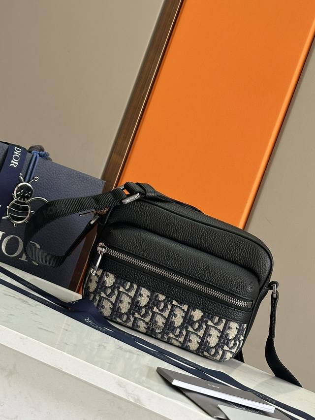 Small This Rider 2.0 Zipper Messenger Bag Is A New Addition To The 2024 Winter M