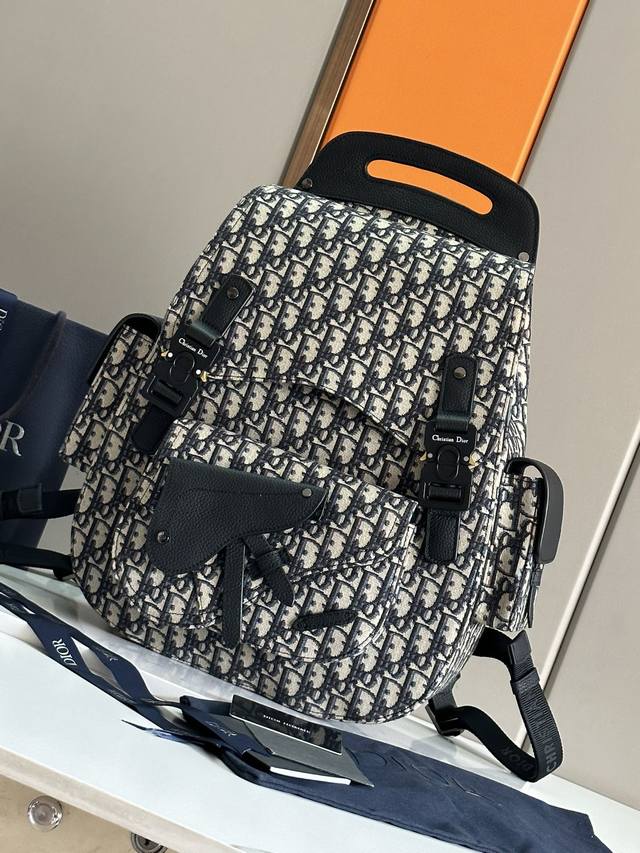 Top-Grade Authentic Single Piece This Large Gallop Backpack Features A Fashionab