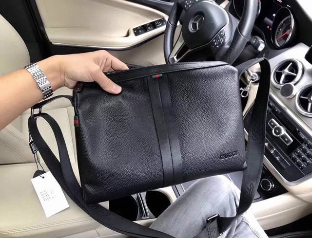Batch. Authentic Quality, Top-Grade Full-Grain Leather. Model: 33106 Gucci New M