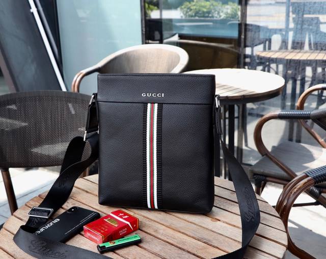 New Arrival Model 33090-2 Gucci Casual Men's Bag. Imported Top-Grain Leather, Sp
