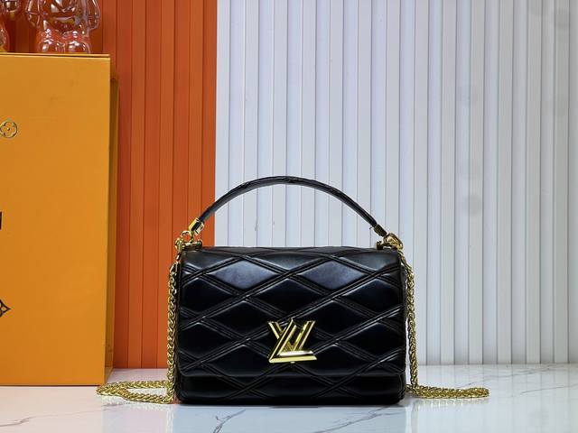 M23689 M22891 Nicolas Ghesqui Re Infuses The Go-14 Medium-Sized Handbag With Inn