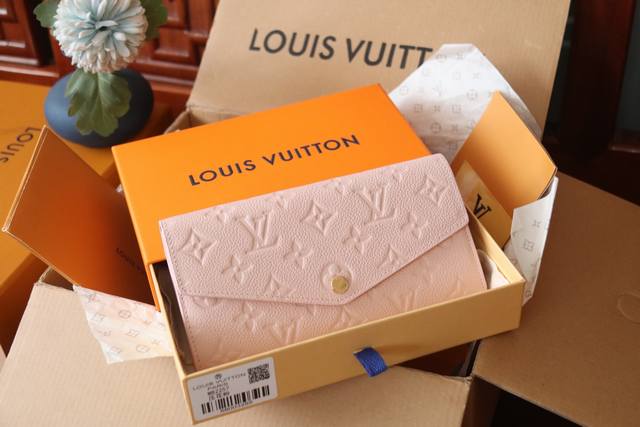 M82257 Pressed Flower Louis Vuitton's Iconic Monogram Pattern Is Beautifully Emb