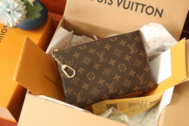 M13560 Exclusive Photos The Pochette Cl S Medium-Sized Key Wallet Is A New Addit