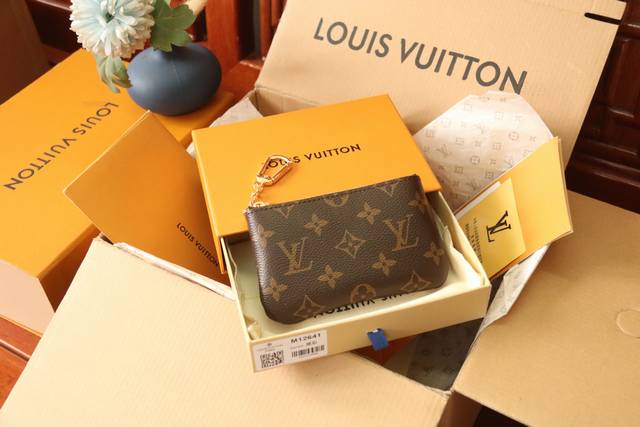 M13559 Exclusive Photos: The Pochette Cl S Series, Born In 1984, Introduces A Sm