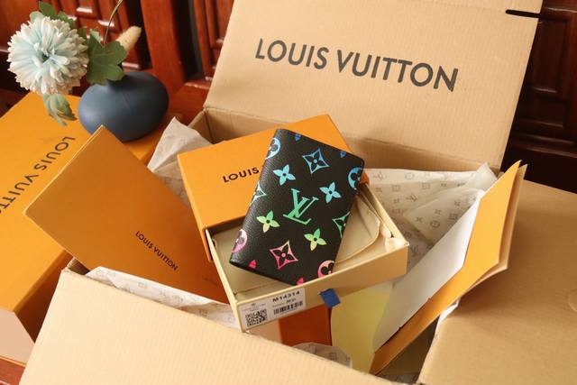 Premium Original Single Pocket Wallet M14314 Card Case. The Classic Louis Vuitto
