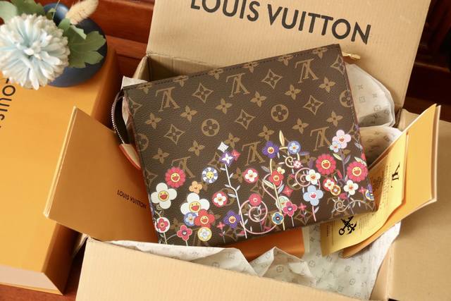 M14180 Exclusive Photos! This Toiletry Bag Is From The Louis Vuitton X Takashi M