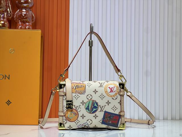 M12428 M46358 This Side Trunk Medium-Sized Handbag Draws Inspiration From The Br