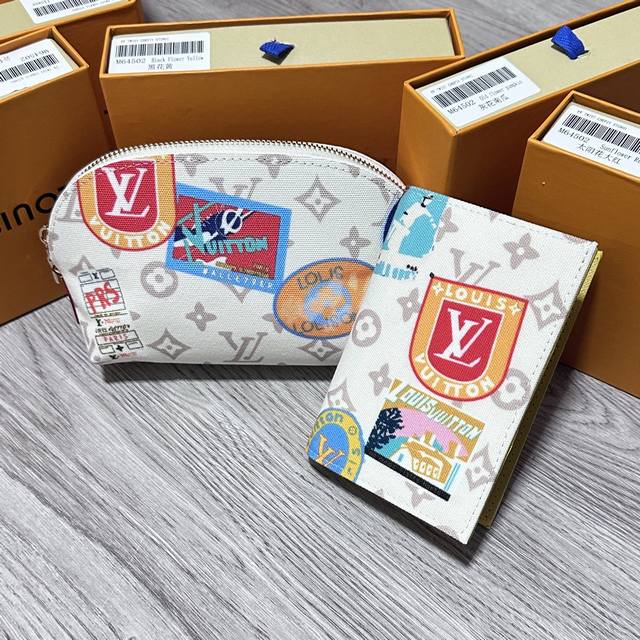 M47515 Badge, M83597, This Compact Makeup Bag Is Made From Monogram Canvas And C