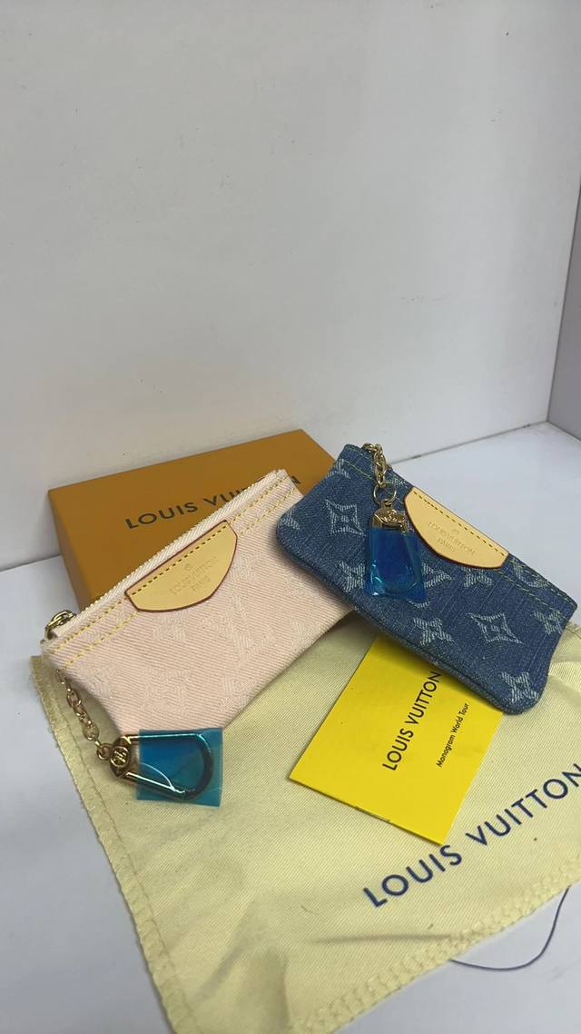 M82961 Denim Blue! Key Case Wallet Series This Zipper Wallet Is Crafted From Mon