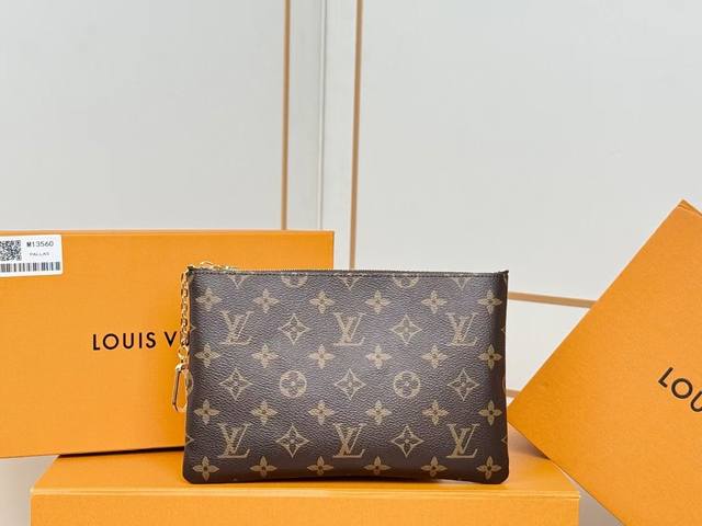 M13560 The Medium-Sized Pochette Cl S Key Wallet Adds A New Member To The Classi
