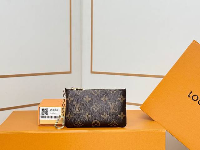 M13559 The Pochette Cl S Series, Born In 1984, Introduces A Small Key Wallet, Ma