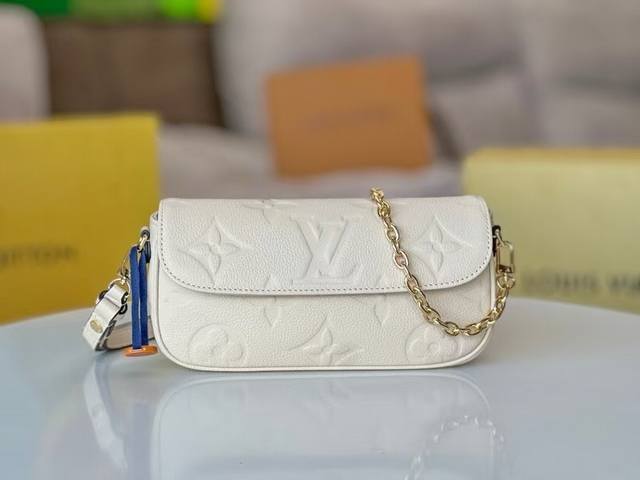 M82154 Black, M82210 White, M82211 Khaki, Lvyy Underarm Bag. This Wallet On Chai