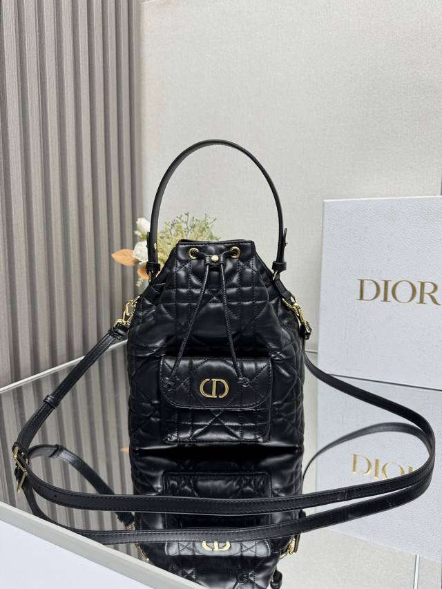 Authentic Grade, High Version This Dior Caro Bucket Bag Is A New Addition To The