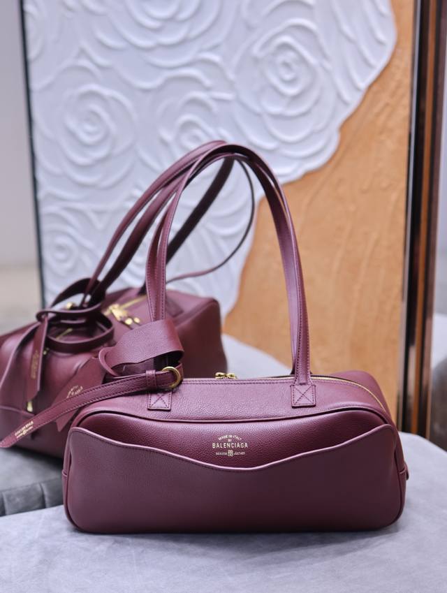 Authentic Grade, High Version Balenciaga Carrie Small Bowling Bag In Pomegranate