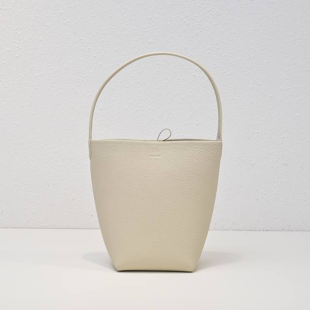 New Version With Small Logo And Alligator Pattern. Tr Bucket Bag. The Leather Is