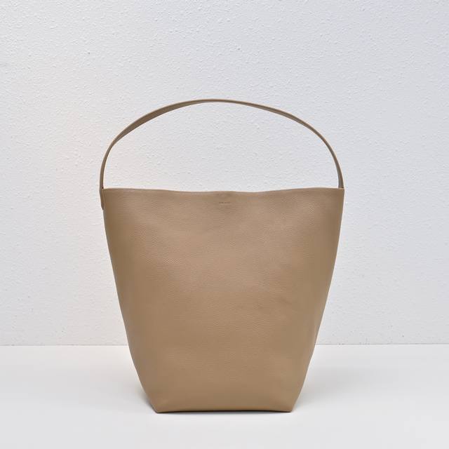 Upgraded Steel-Stamped Logo In Large Lychee Milk Tea Color, Tr Bucket Bag. Compl