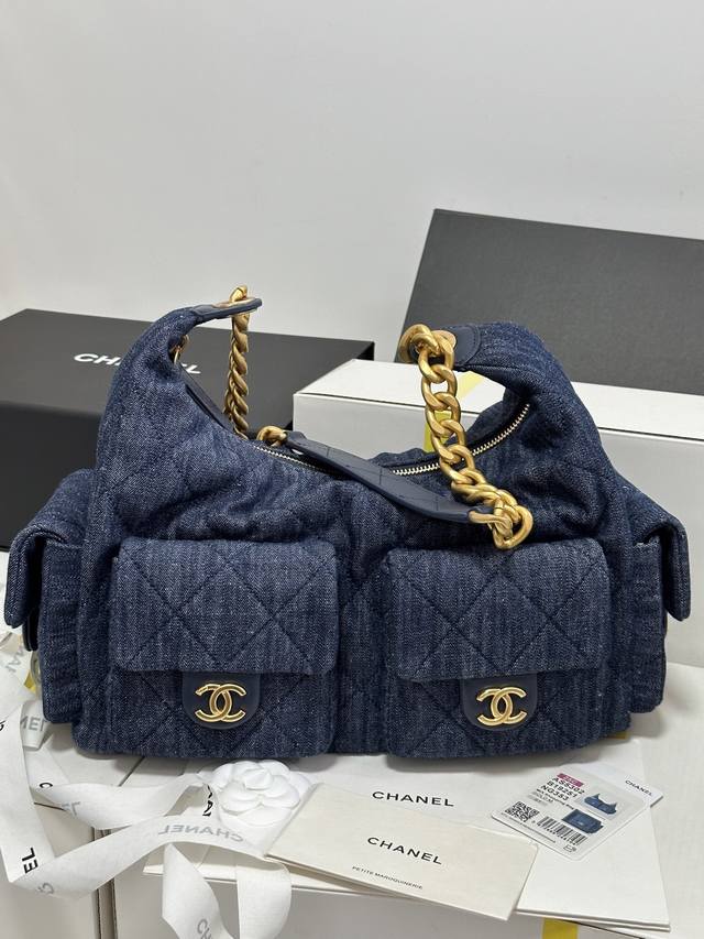 In Stock 25C The Hobo Denim Mid-Size Bag This Bag Is Surprisingly Lightweight An