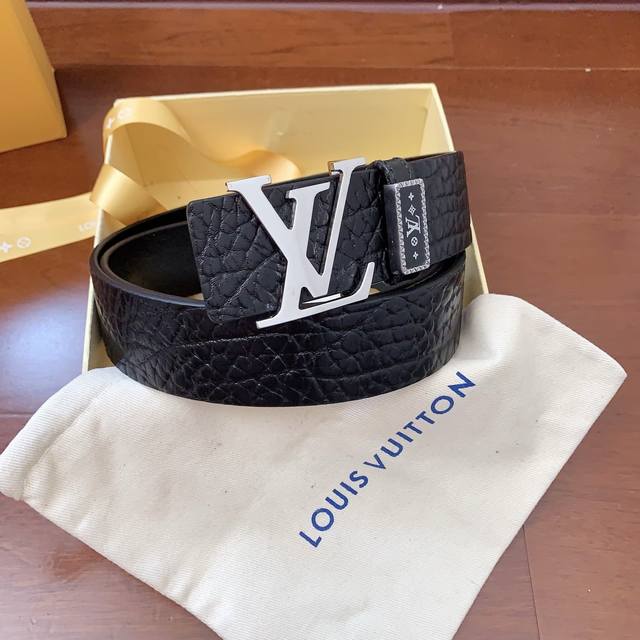 Lv Louis Vuitton Authentic Synchronization, Classic Style Synchronized With The