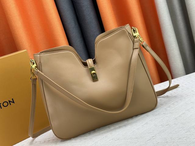Large M120693 M119563 Louis Vuitton's New Design Quietly Returns To Minimalist E