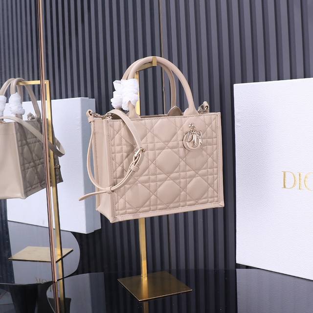 Original Grade Apricot Tote Shoulder Strap This Dior Handbag Is The Brand's Late