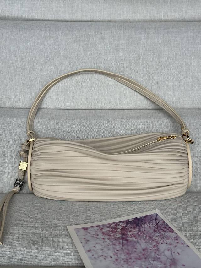 Genuine Leather, Wrinkled Napa Leather Hand Chain Small Bag 9751 Color: Ivory Th