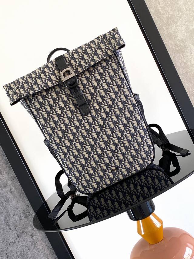 This Dior 8 Roll Top Backpack Is A New Addition To The 2025 Spring Men's Collect