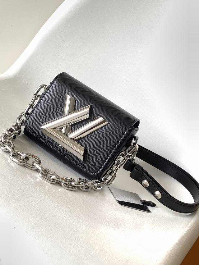 M22296 Black M22297 Caramel Top-Tier Authentic Piece Reinterpreting The Classic