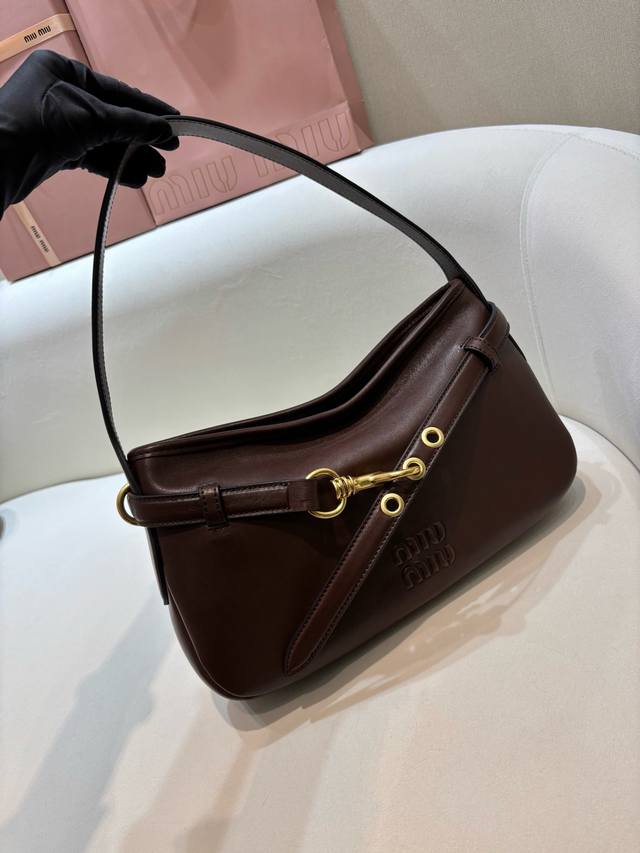 New 5Bc182 Small Inspired By The Iconic Design, The Aventure Handbag Is Reimagin