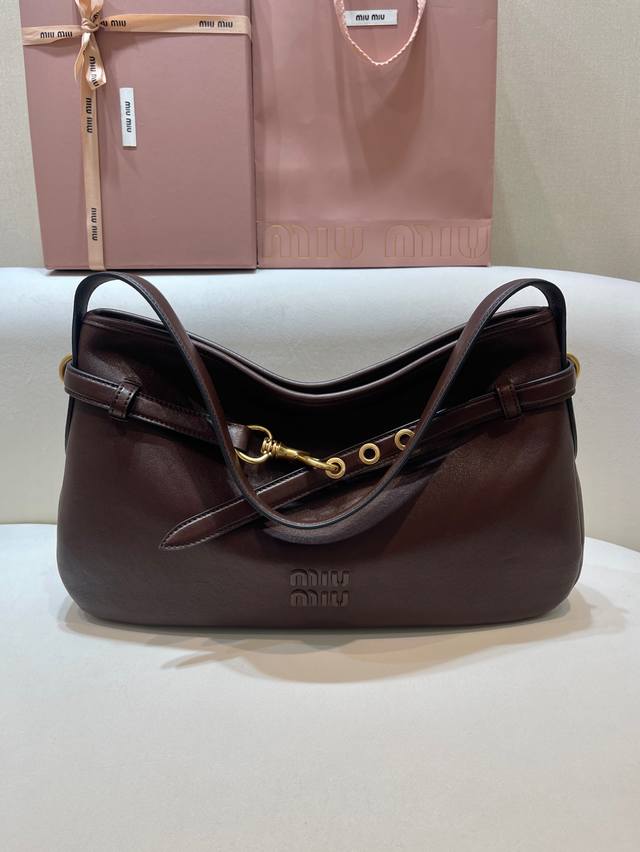 New 5Bc181 Large Inspired By The Iconic Design, The Aventure Handbag Is Reimagin