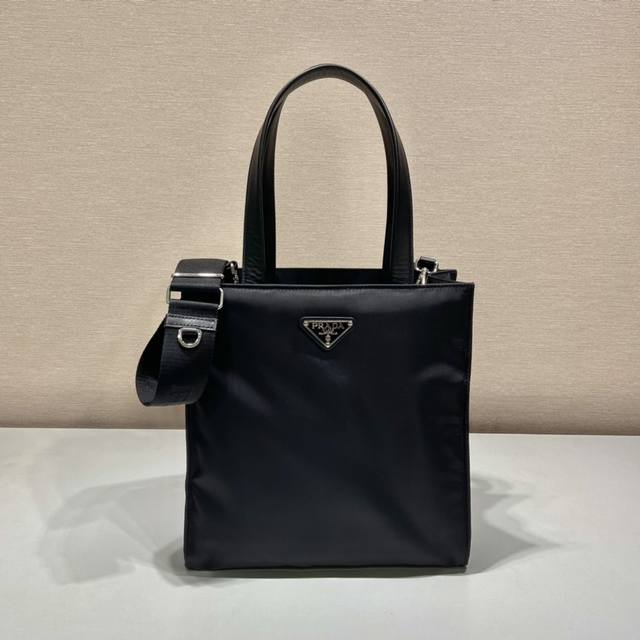 Comes With Exclusive Packaging, A New Tote Bag 1Bg426. This New Tote Bag Is Made