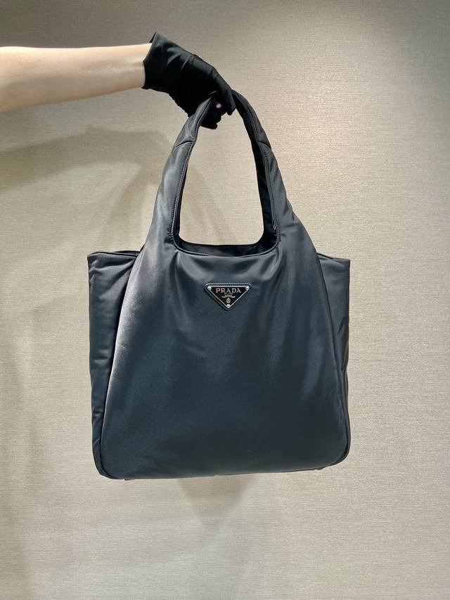 With Dedicated Packaging, Extra-Large Tote Bag 1Bg449 Nylon Fabric. This Tote Ba
