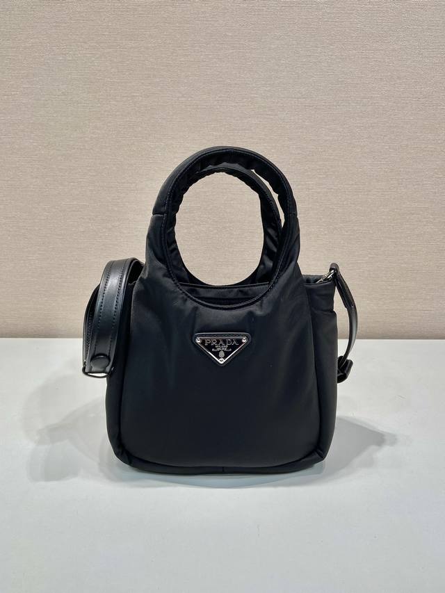 Comes With A Mini Tote Bag In A Special Packaging Box, Made From Imported Nylon