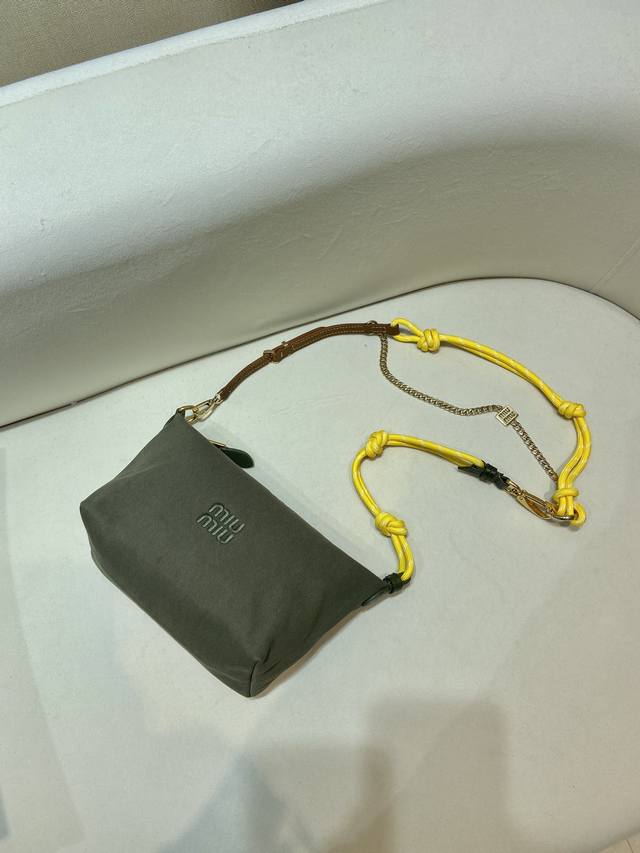 Miu New Accessory 5Tl510 This Pendant Combines High-Quality Materials With Miu's