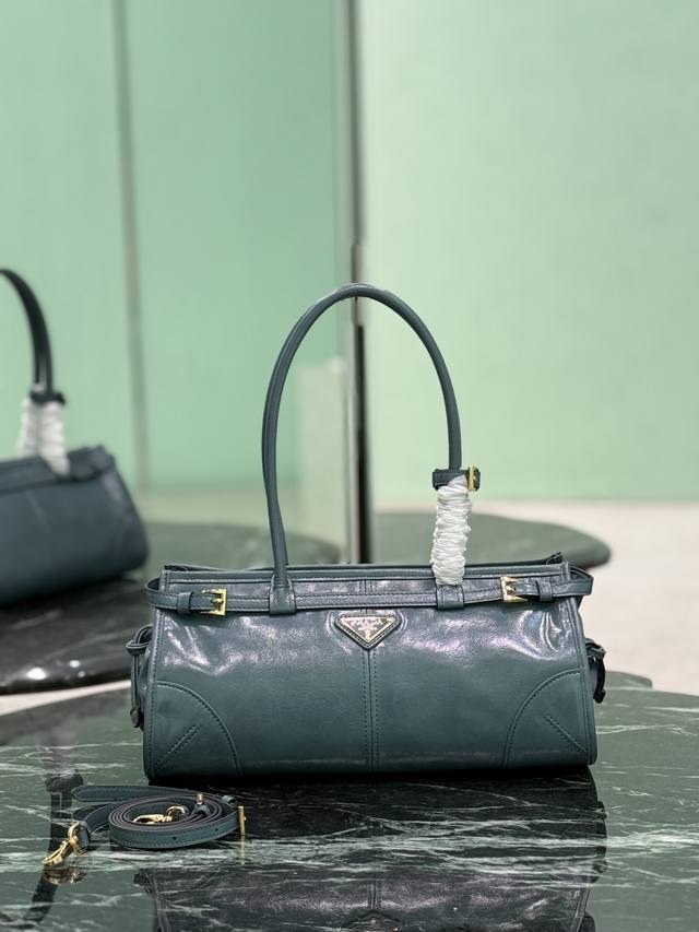 Softlux Oil-Waxed Leather Small This Handheld Crossbody Bag Is Made From Importe