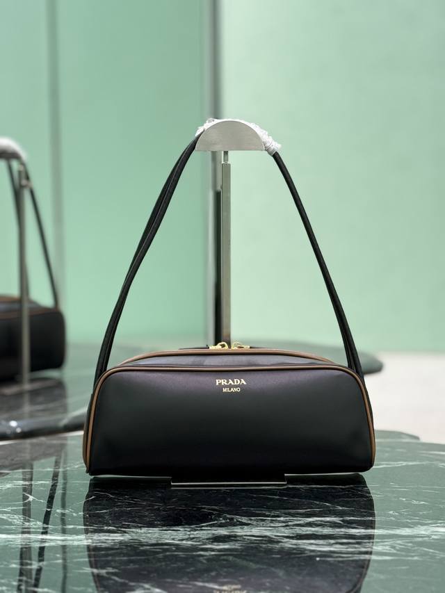 New Bowling Bag This Bowling Bag Seamlessly Blends Classic And Modern Elements.