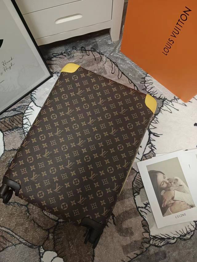 New Color: Vintage Pattern With Yellow Corner Guards