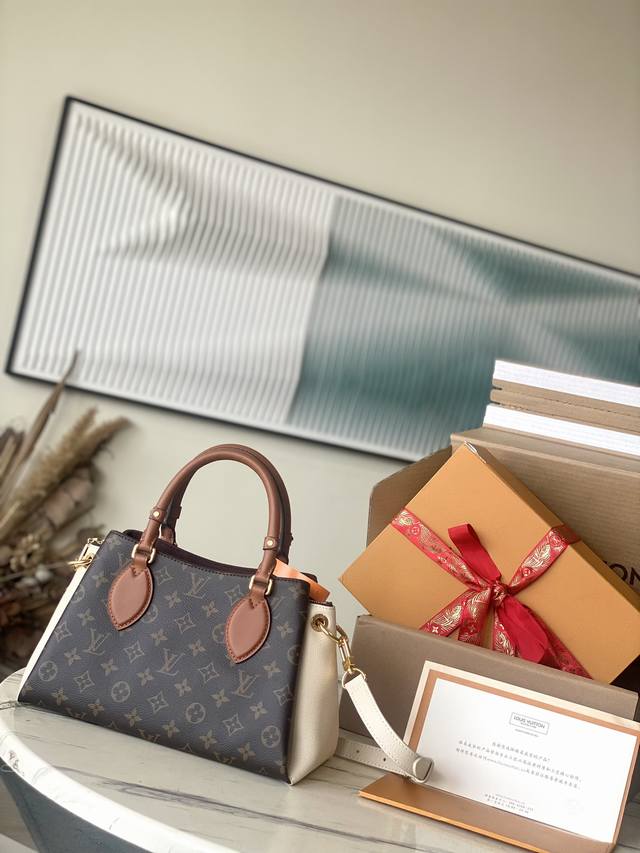 Top-Grain Leather, Premium Authentic M46495 Vintage White. Authentication At The